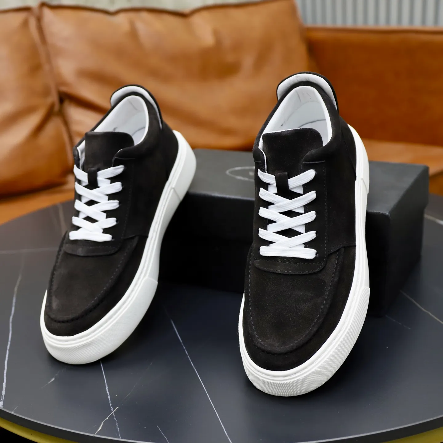 Ex-factory price: 460💰🙅‍♂️🙅‍♂️🙅‍♂️ Brand: PRADA Standard code: 38–44 (45 can be customized) Grade: Same as the official website Material: Original cowhide fabric Comfortable pigskin lining Lightweight wear-resistant outsole Style category: Men's fashionable casual shoes and boots Running sneakers Distinguished luxury brand elements Top luxury Color: actual picture color